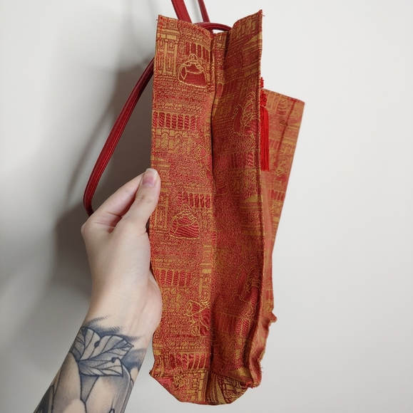 Beautiful Red Orange Unique Colonial Print Tote Bag with Red Tassle - Picture 4 of 16